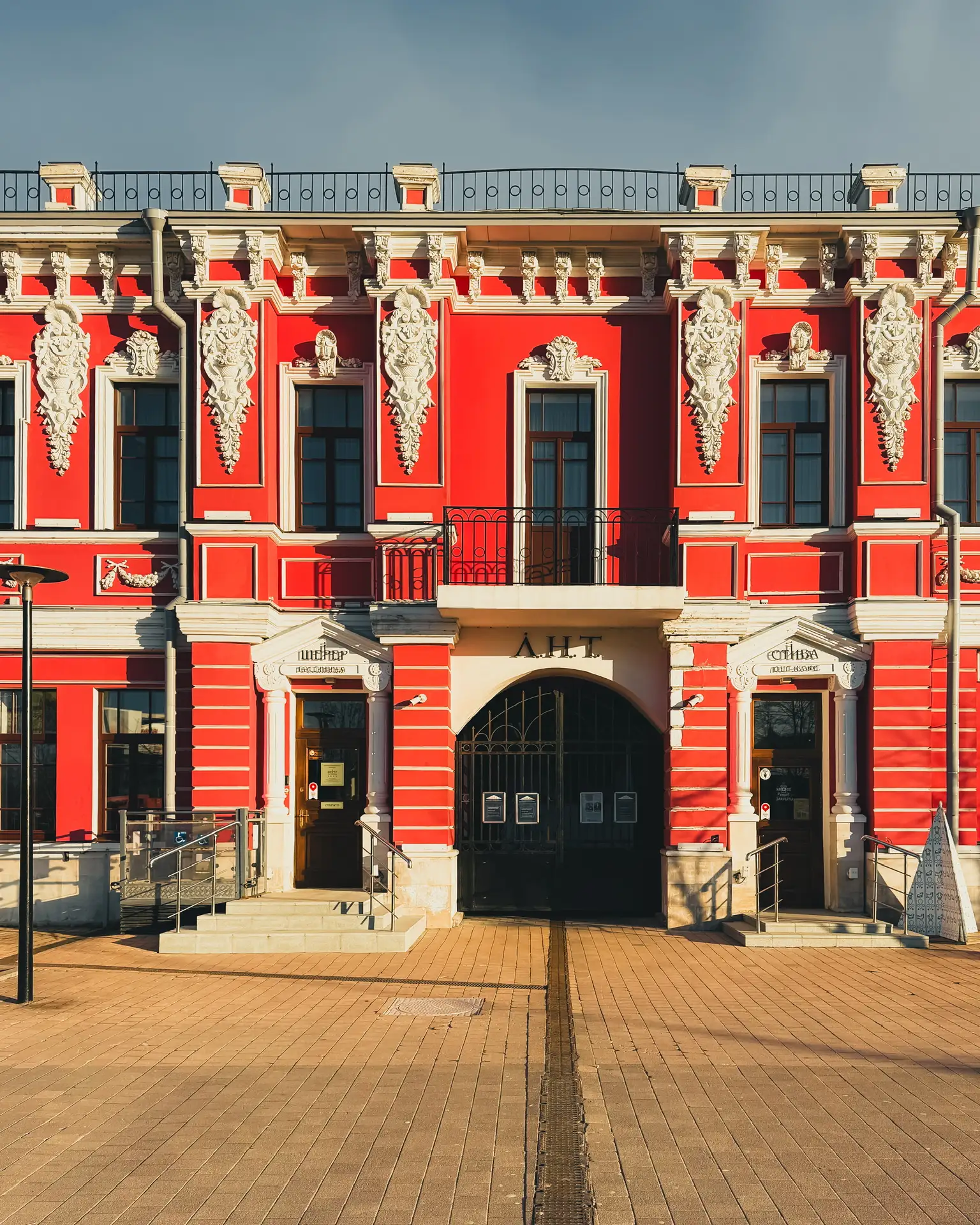 В этом городе свинью поили пивом. Здесь придумали выражение «чего ты ломаешься». Пётр I...