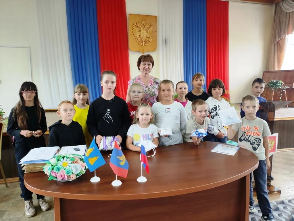 В ОГБУ «Макарьевский КЦСОН» завершилась третья смена лагеря «Улыбка» — она получилась н...