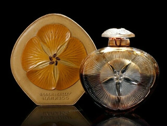 Дизайн флакона от René Lalique для парфюма от Roger & Gallet’s "Narkiss", 1912 г.

👉 Наш ВК https:/