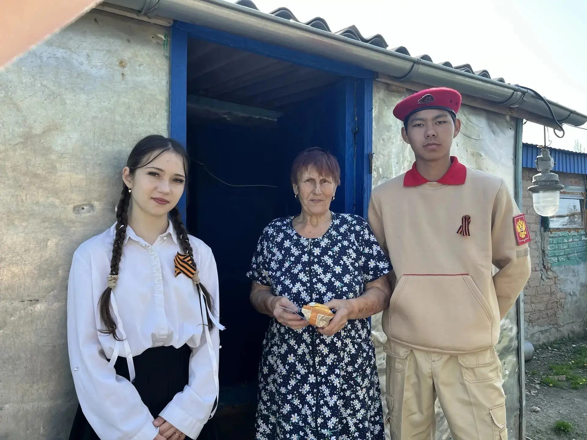 💥Активисты школы и Движения Первых приняли участие в ежегодной операции "Рассвет".Раздали  открытки