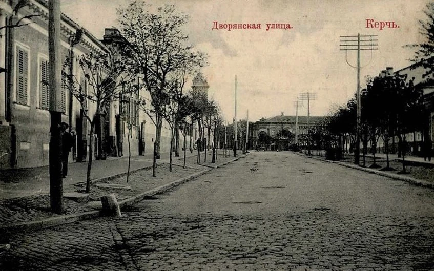 На нынешней Театральной улице в дореволюционной Керчи.