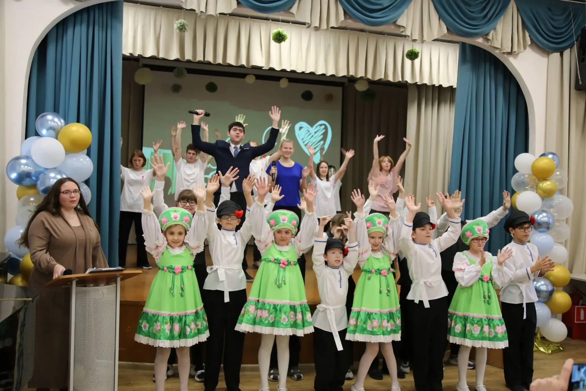 🎭 День, согретый улыбками и душевным теплом! В нашей школе состоялся яркий концерт, по...