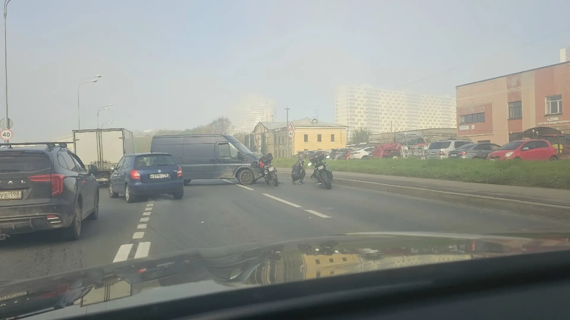 Октябрьская набережная в сторону Володарского моста ,не доезжая пр.Большевиков ДТП. Объ...