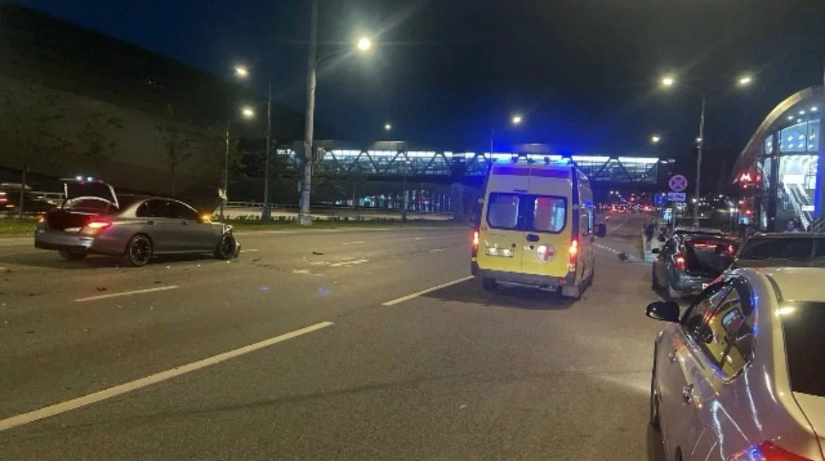 В пятницу в 20:20 в районе метро Потапово произошло ДТП.