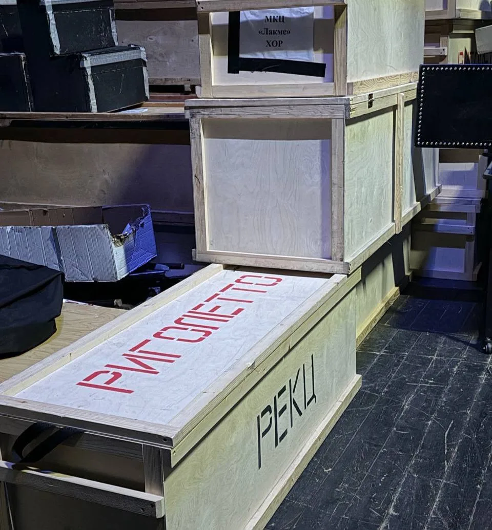 🎭 Тайны закулисья: работницы «РН-Ванкор» прикоснулись к магии театра!  💚 Для прекрасной половины кол
