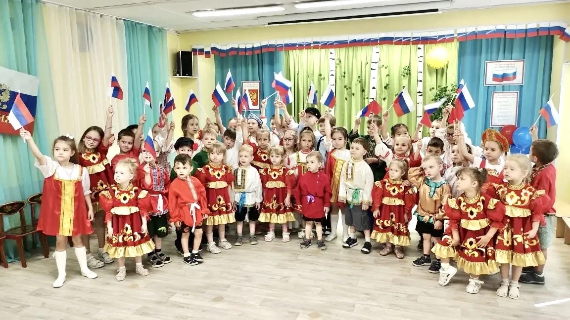 🇷🇺Единая страна

⛲️В дошкольном корпусе «Родничок» ярко и душевно отметили День России!

💫Праздни