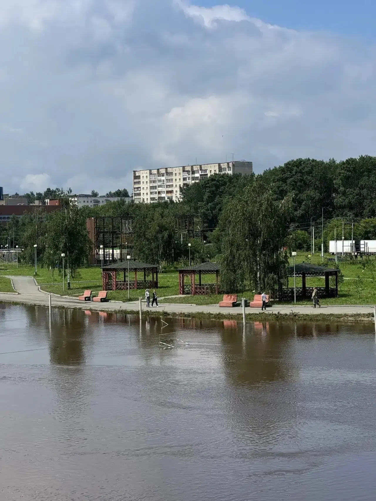 💧 Мониторинг гидрологической обстановки в Свердловской области продолжается в круглосу...