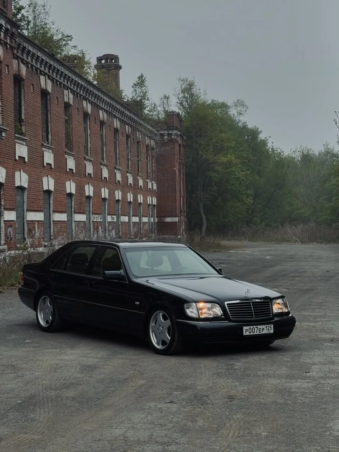 Mercedes‑Benz W140 S500 Long. Легенда 90‑х.

Монументальный дизайн, комфорт и 5‑литровый шарм. Удлин