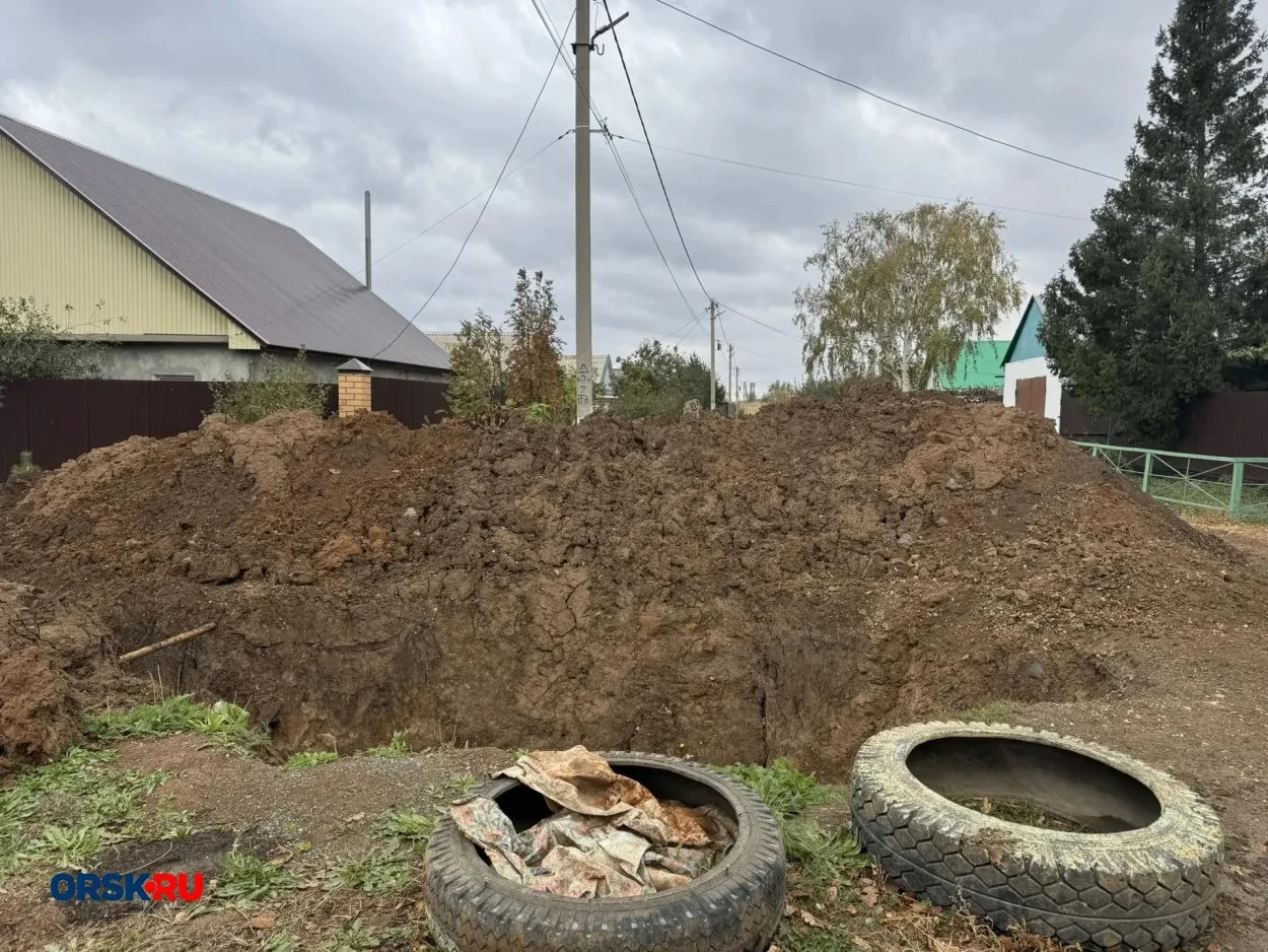 Трубу заменили, но не закопали: недоделанный ремонт водовода всерьёз беспокоит жителей ...
