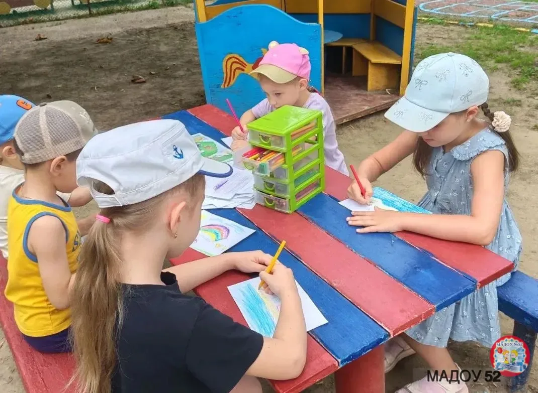 🌞🎨 Сегодня в подготовительной группе "Звёздочки" прошёл увлекательный день рисования! 🌈

☀Дети пр