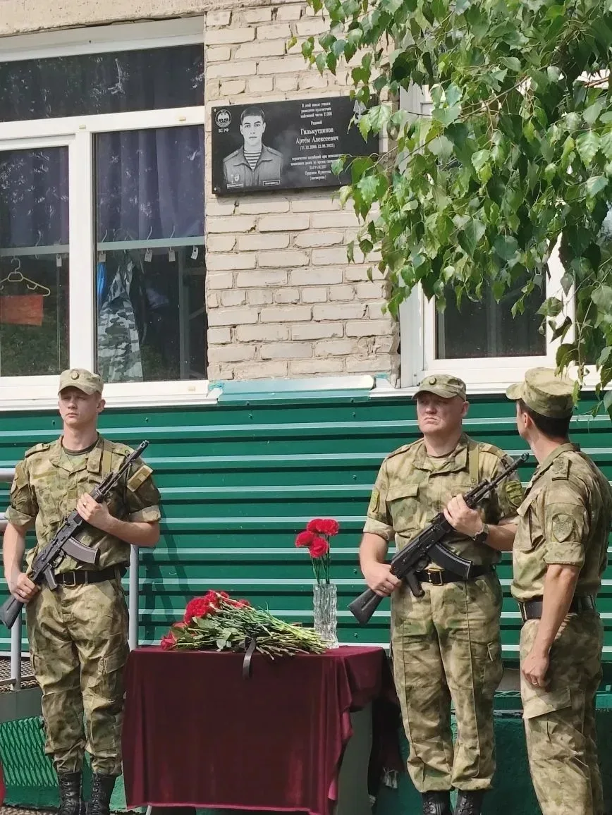 22 июня 2026 года на фасаде МБОУ «ООШ № 15» состоялось торжественное открытие мемориальной доски в ч