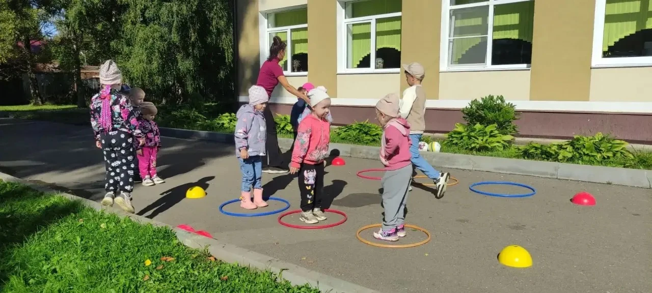Сегодня в нашем дошкольном отделении прошло яркое спортивное развлечение по ПДД для ста...