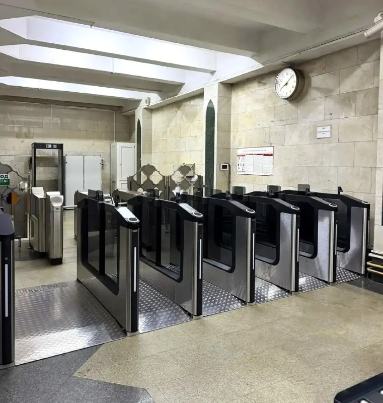 🚇 В Казани на станции метро «Площадь Тукая» обновляют турникеты