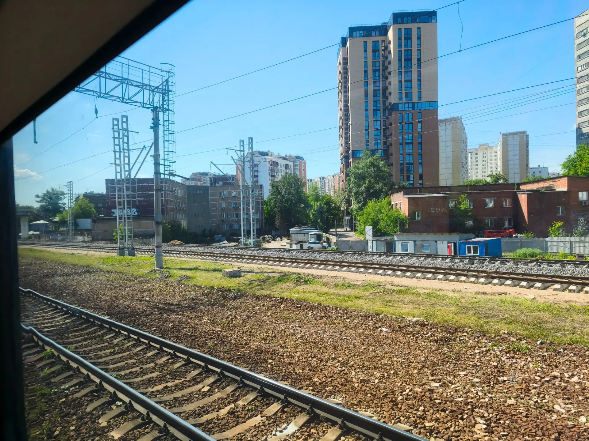 🚊 Станция «Серп и Молот» МЦД-2, МЦД-4

Ведётся монтаж контактной сети по оси 1 и 2 главных путей МЦ