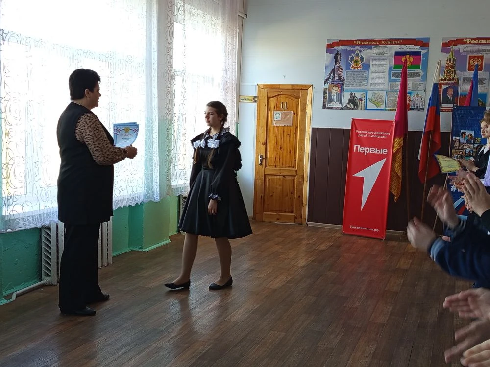 🔔 Первая неделя после каникул началась традиционно с линейки, исполнения гимнов, поста...