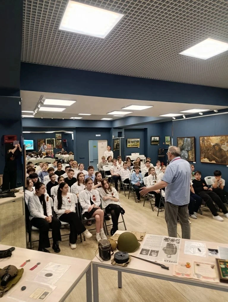 6 мая обучающиеся шестых классов побывали в Детской городской библиотеке, где прошла лекция из цикла