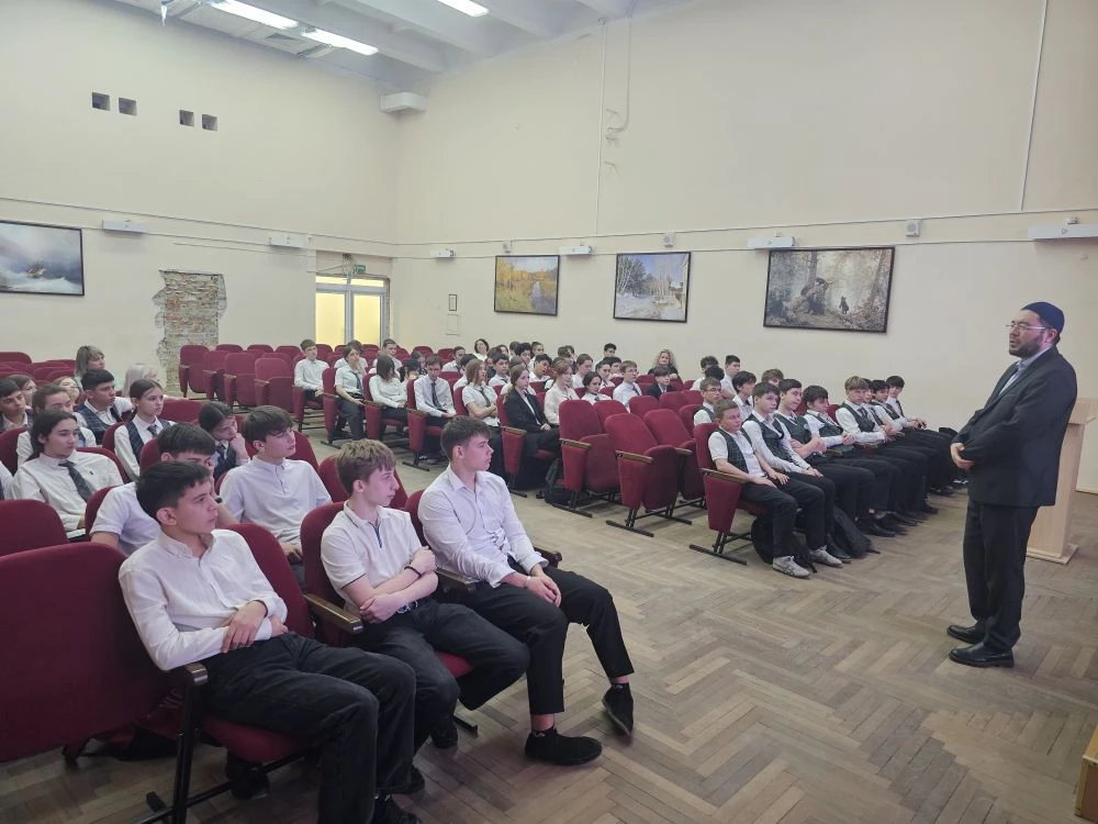 Добрые встречи: Урок милосердия в нашей школе  Нашу школу посетил почетный гость — заместитель Муфти