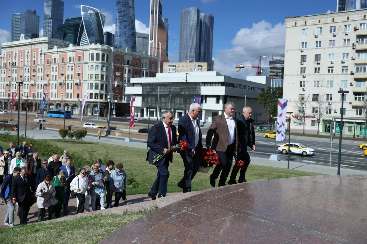 На площади Дорогомиловская Застава у обелиска «Москва – город-герой» прошла памятная ак...