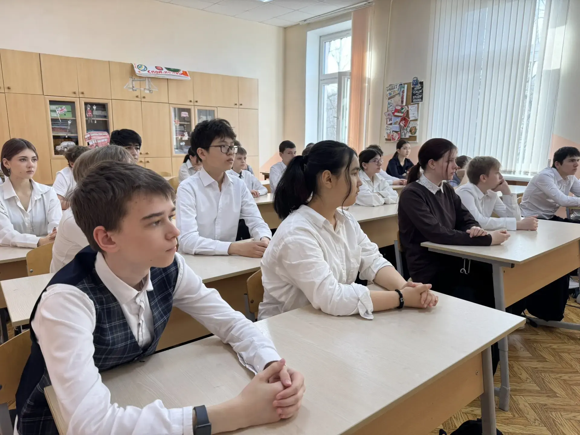 🚀 В нашей школе прошло занятие из цикла «Разговоры о важном» на тему «65 лет триумфа. Ко Дню космона