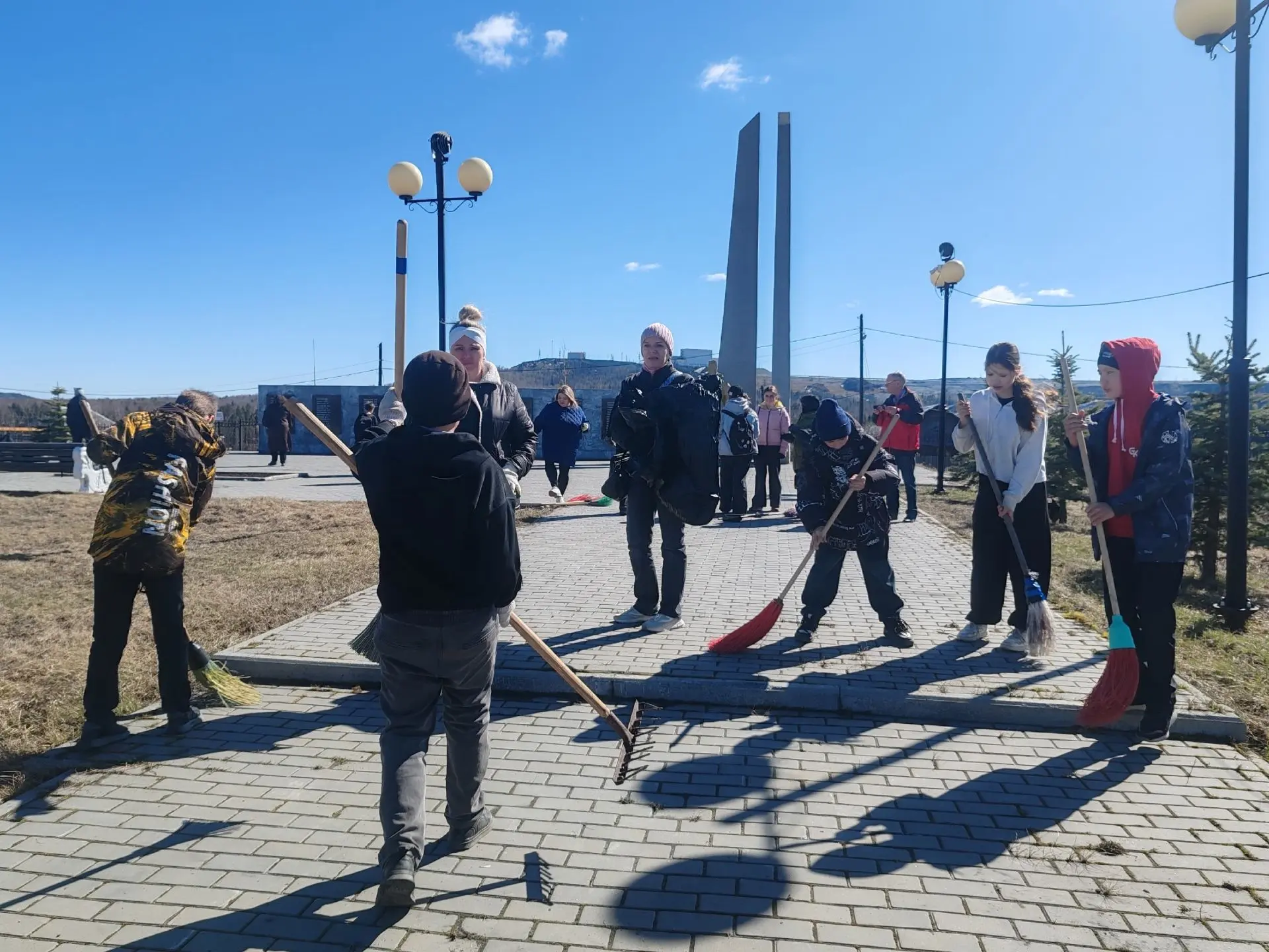 Качканар продолжают прибирать после зимы