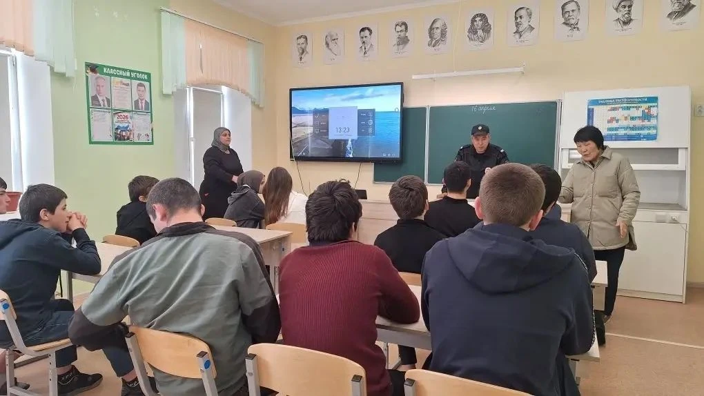 Участковый уполномоченный полиции старший лейтенант полиции Лиджиев Виктор Валерьевич совместно с ди