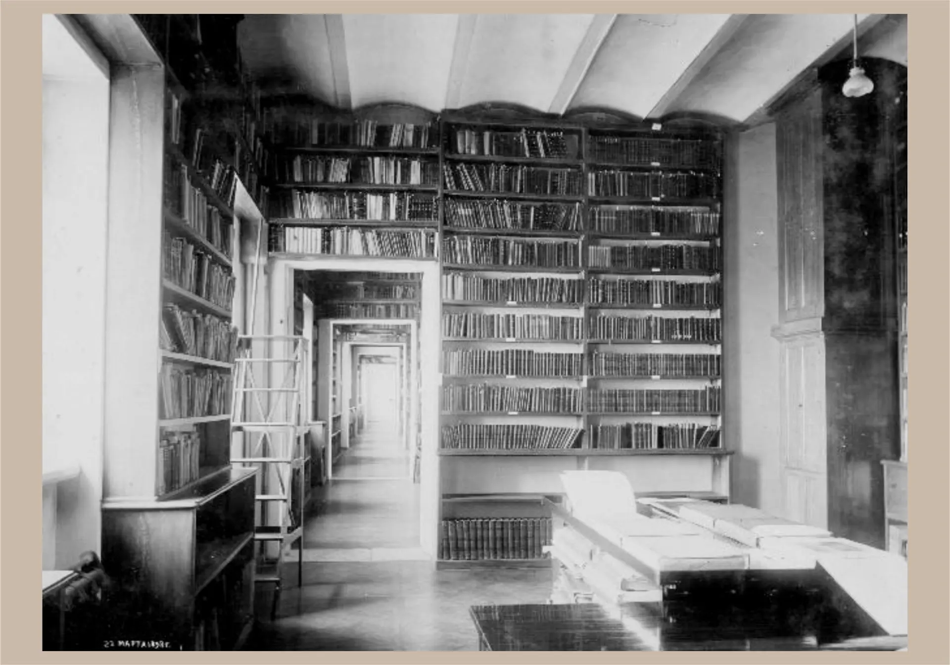 «Сотни тысяч книг, собранных в одним месте, имеют свою энергию. Подобно тому, как океан...