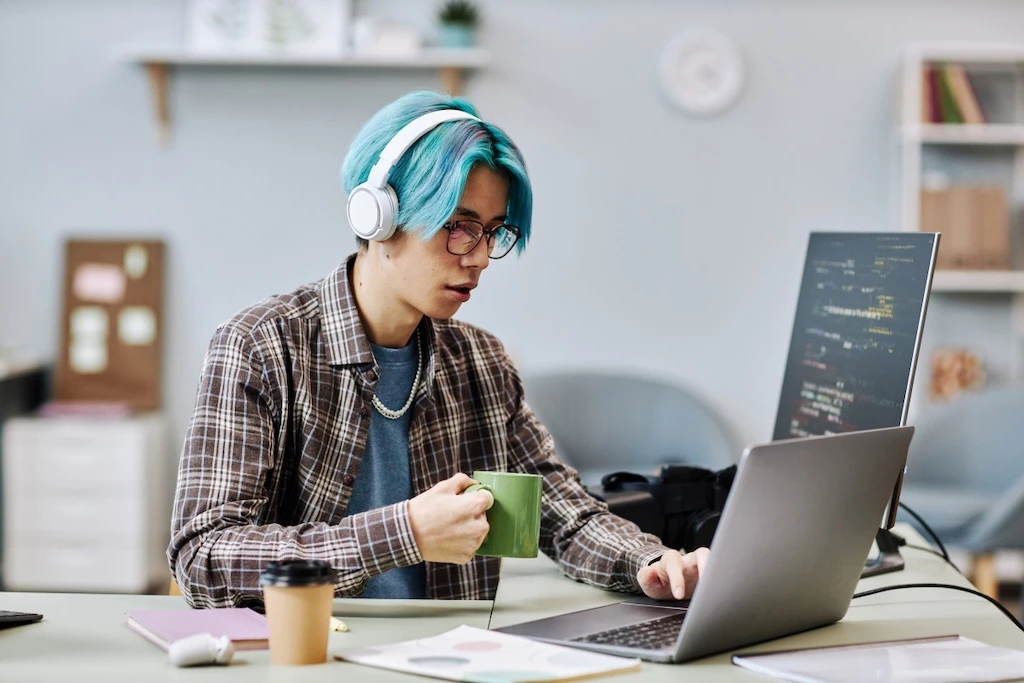 Зумеры выбирают креативные подработки ради портфолио и клиентов