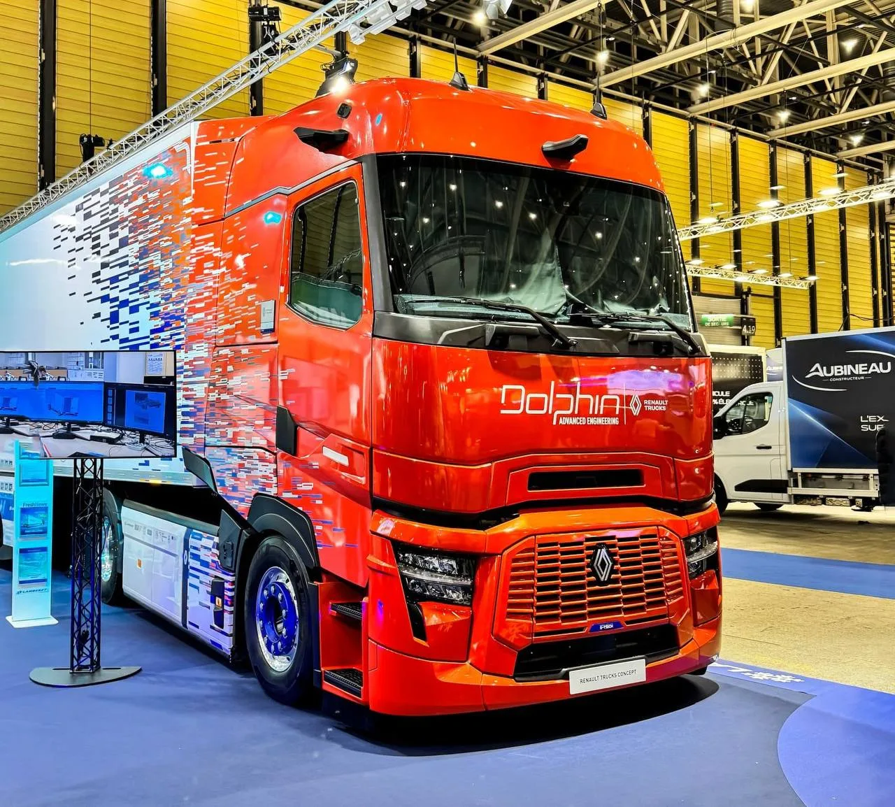Renault DOLPHIN останется концептом

Renault Trucks показала на Solutrans концепт DOLPHIN. Это не бу