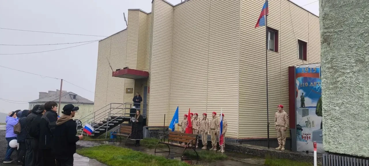 🇷🇺 День Государственного флага РФ на Диксоне: пасмурная погода празднику не помеха!