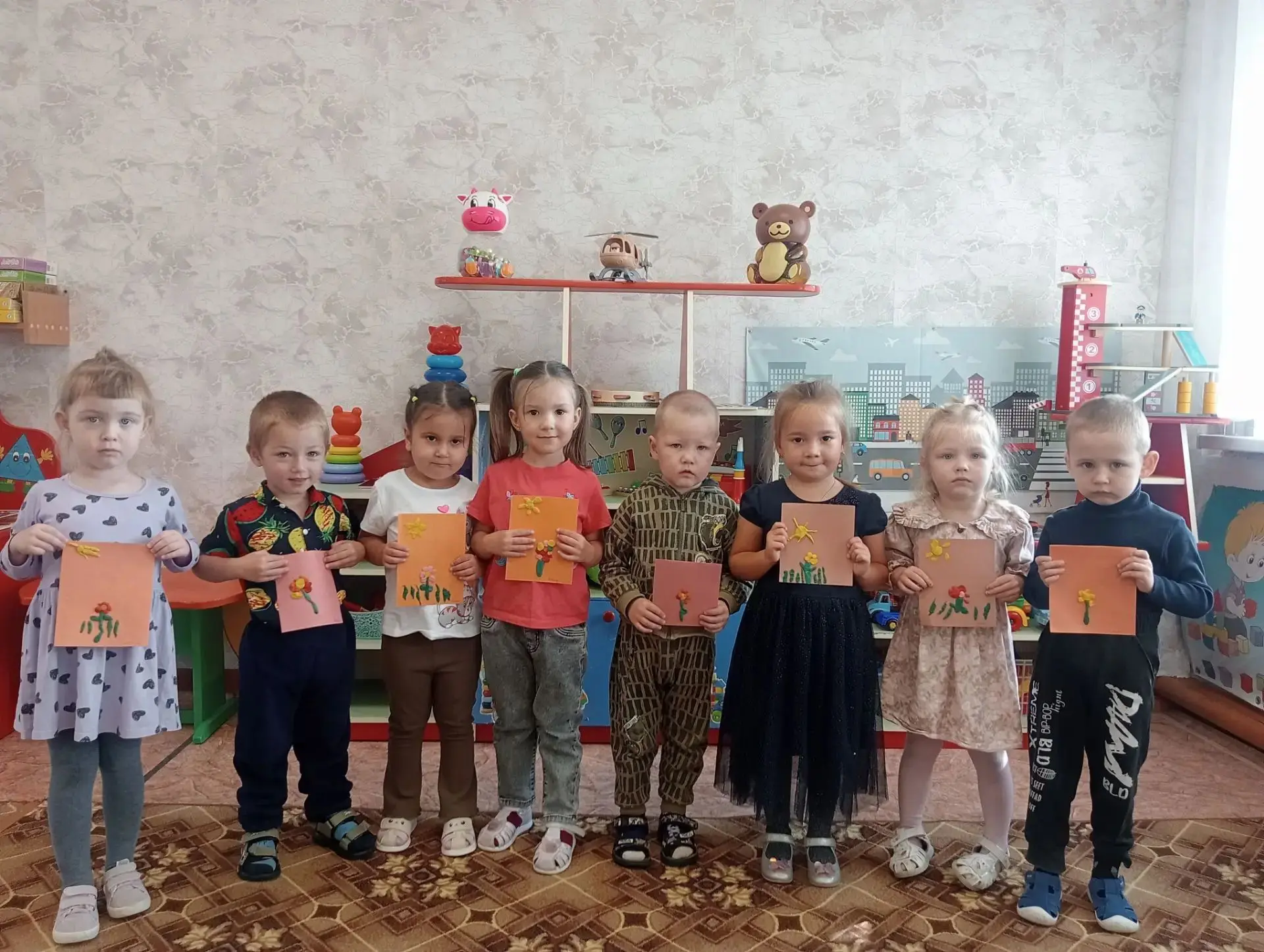 Прощаемся с летом красиво! 💛 На занятии по лепке ребята разновозрастной группы от 2-х ...