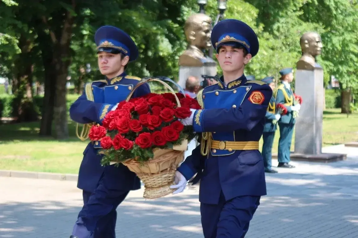 В День памяти и скорби в парке Победы Черкесска руководство республики почтило память земляков, павш