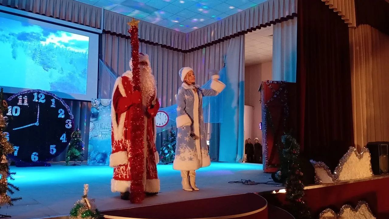 ❄️🎅🎉В нашей школе состоялось по-настоящему волшебное событие — старшеклассники подготовили трогатель