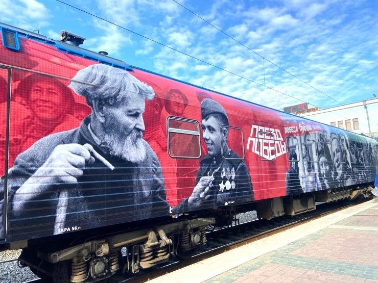 🚂 «Поезд Победы» вновь прибудет в Новосибирск!
 
🔸 Уникальная иммерсивная экспозиция вновь прибуде