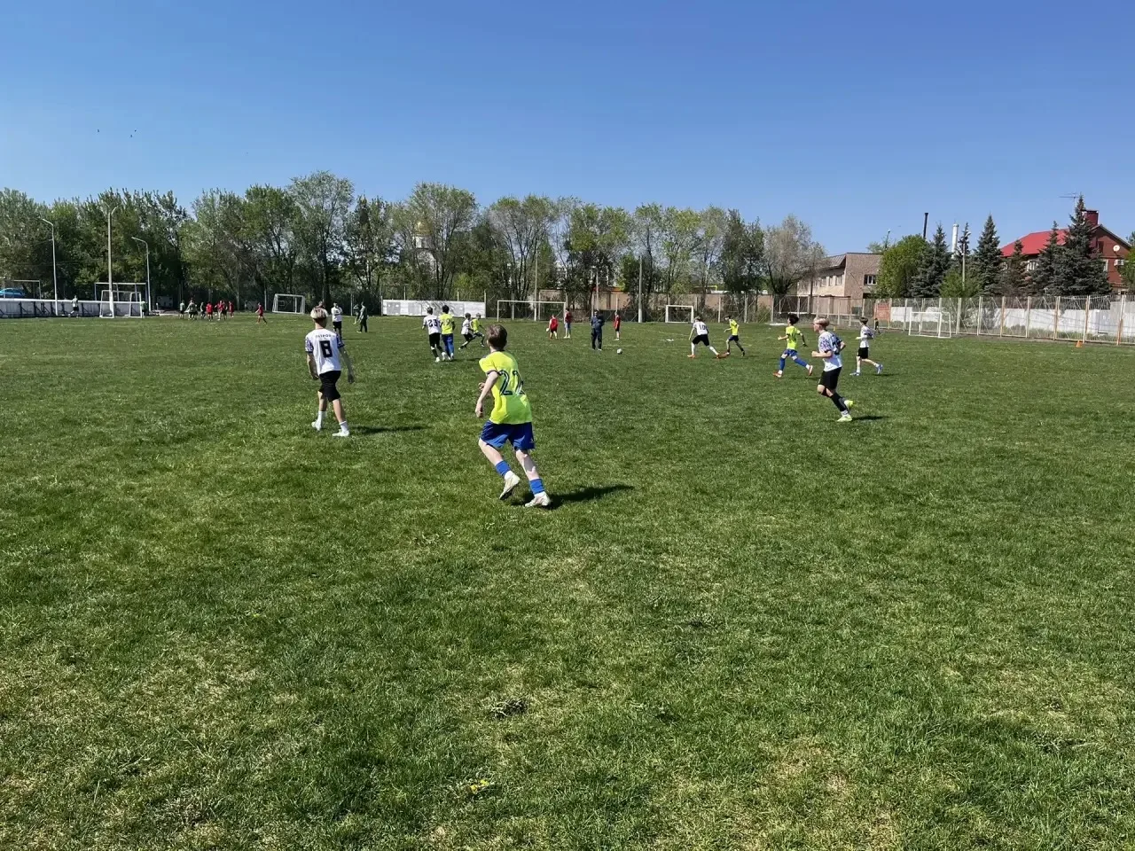 ⚽ Успех наших футболистов на «Кожаном мяче»  Обучающиеся ГБОУ СОШ №1 «ОЦ» п.г.т Стройкерамика достой