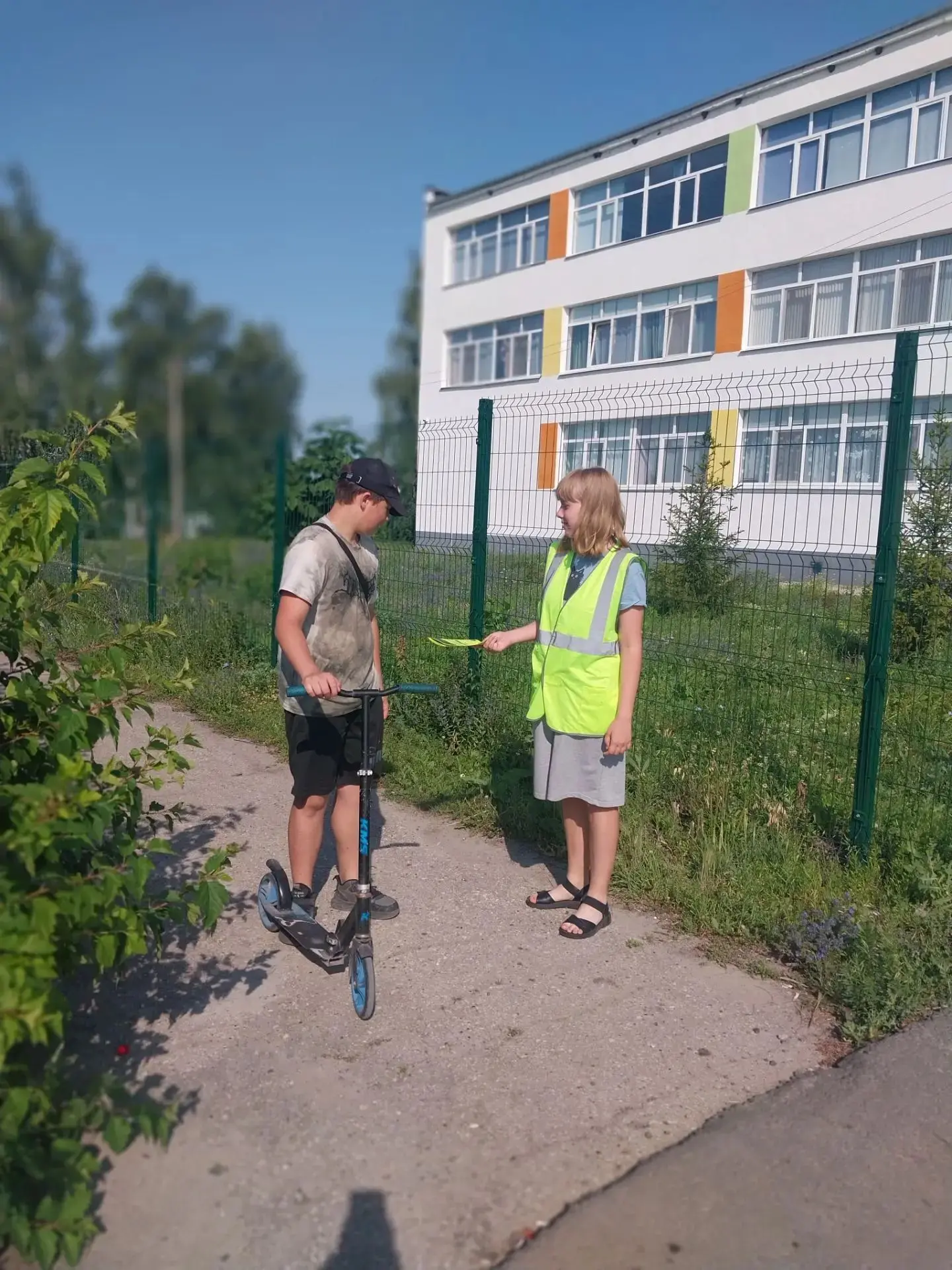 🛴🚔Активисты школьного отряда ЮИД провели профилактическую акцию по безопасности дорожного движения
