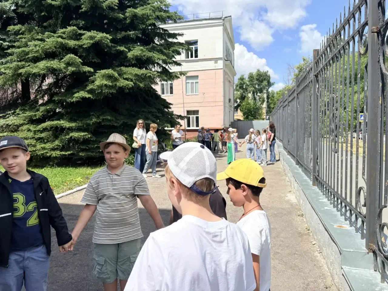 🎉 Смена в пришкольном лагере «Радуга» подошла к концу! 🎉

Завершилась она по-настоящему ярко — акт