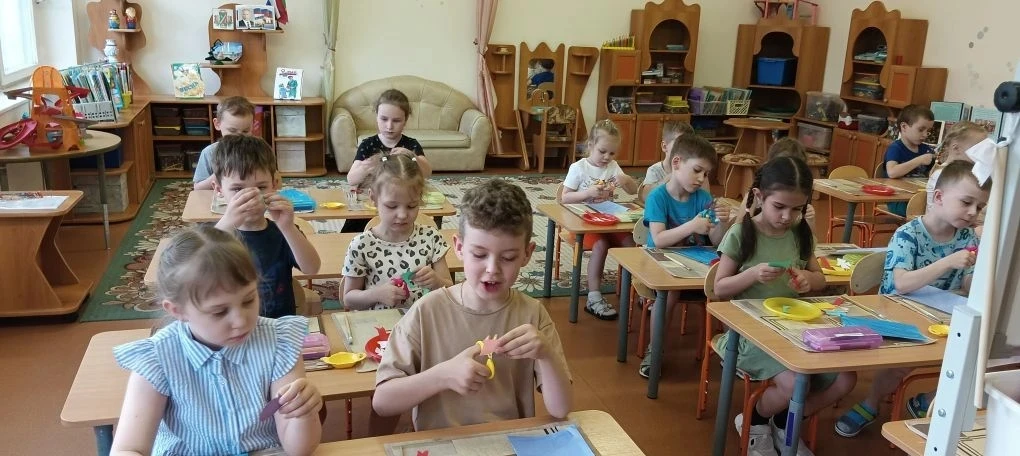 🎨 Воспитанники 14 группы подготовили для ветеранов открытки к 9 Мая!  🌹Наши ребята с большим старани