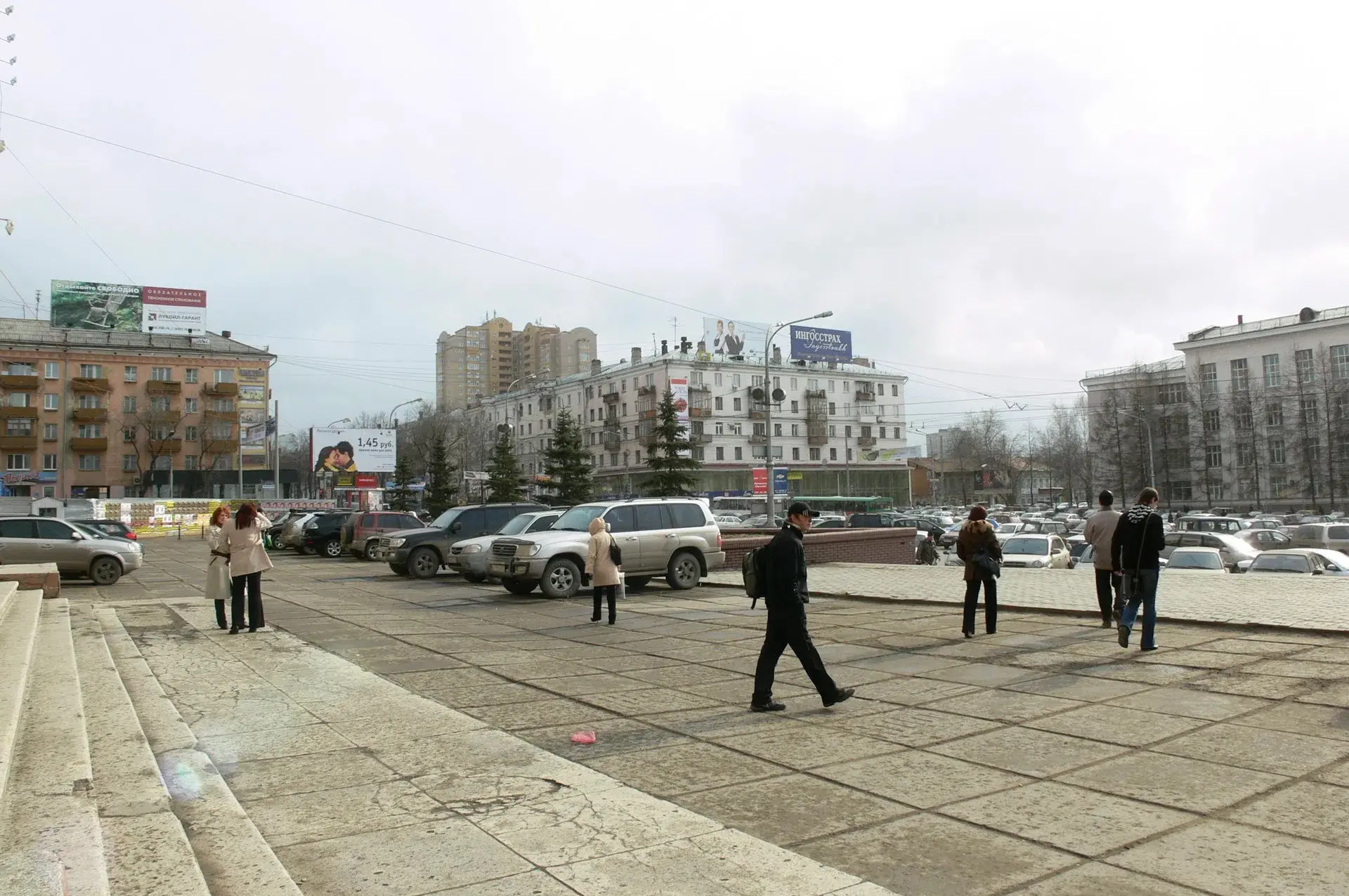 Октябрьская площадь, 2005 год.