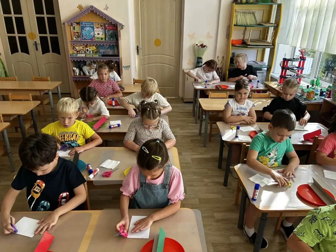 На тематической неделе « Гигиена» в 14 логопедической группе прошло занятие по аппликац...