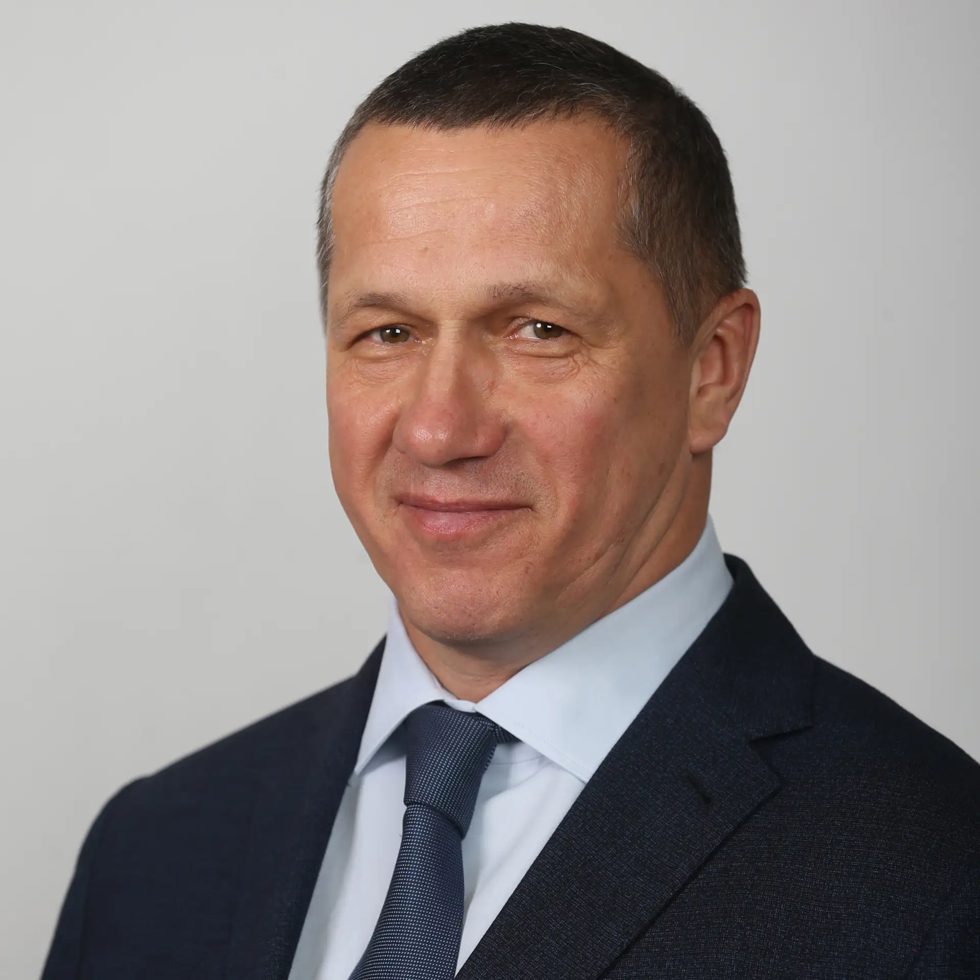 🇷🇺 Полпред Президента РФ в ДФО Юрий Трутнев поздравил дальневосточников и северян с Днем России

В