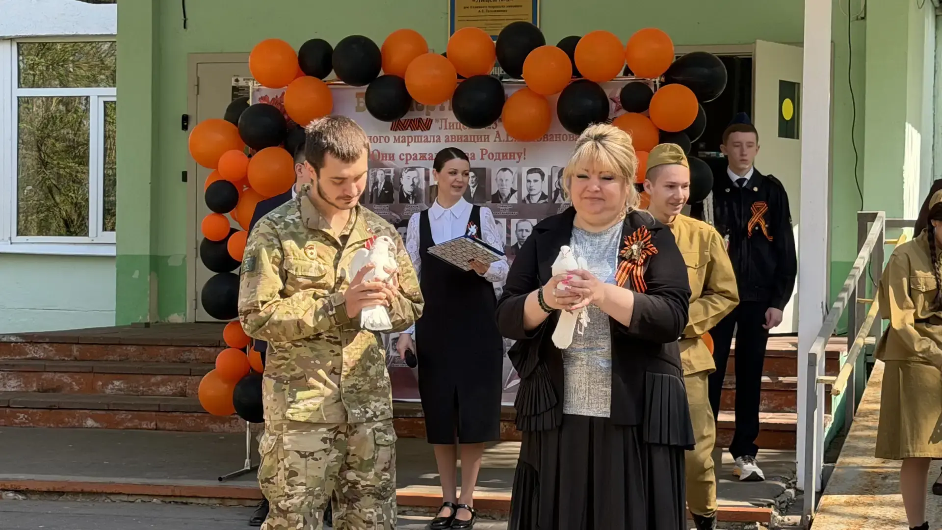 Письма и поделки участникам специальной военной операции передали школьники Люберец  🇷🇺 В лицее № 3 
