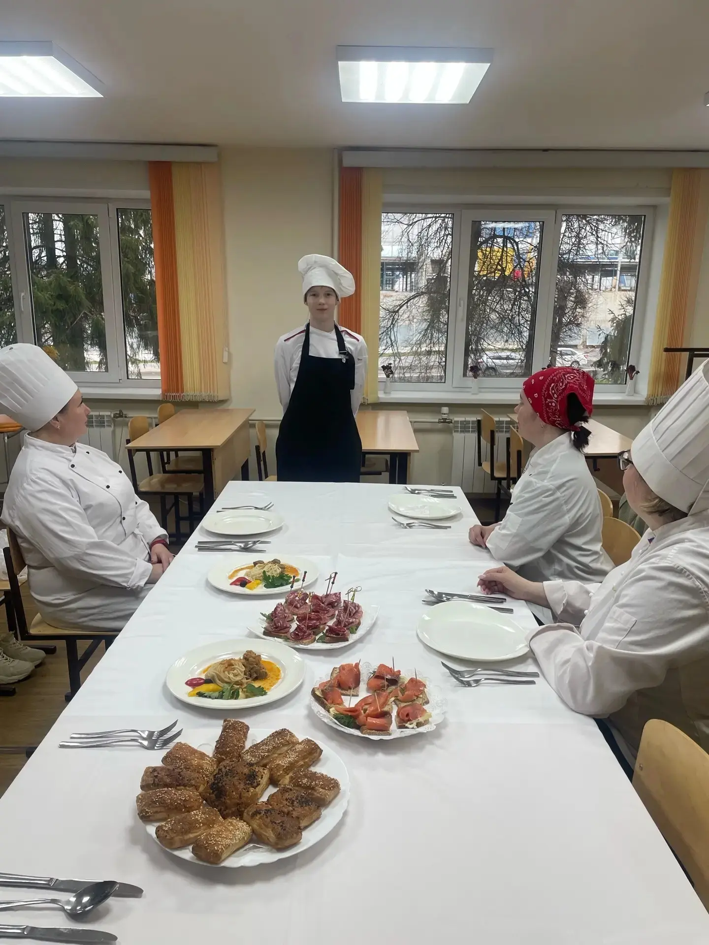👨‍🍳 Первая профессия: семиклассники стали дипломированными поварами!  Ученики 7 «Л» класса успешно з