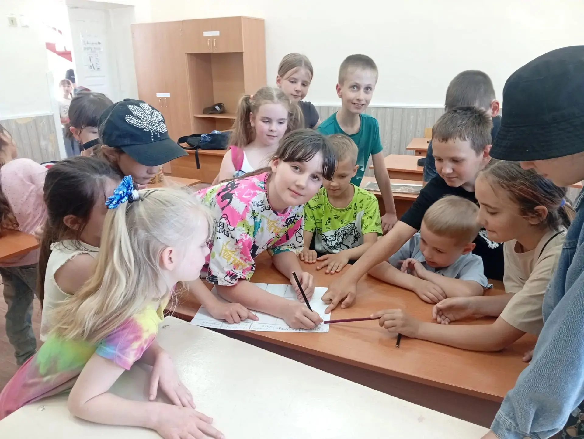 В лицейском пришкольном лагере сегодня очень насыщенный деньдети посетили кинотеатр, посмотрели муль