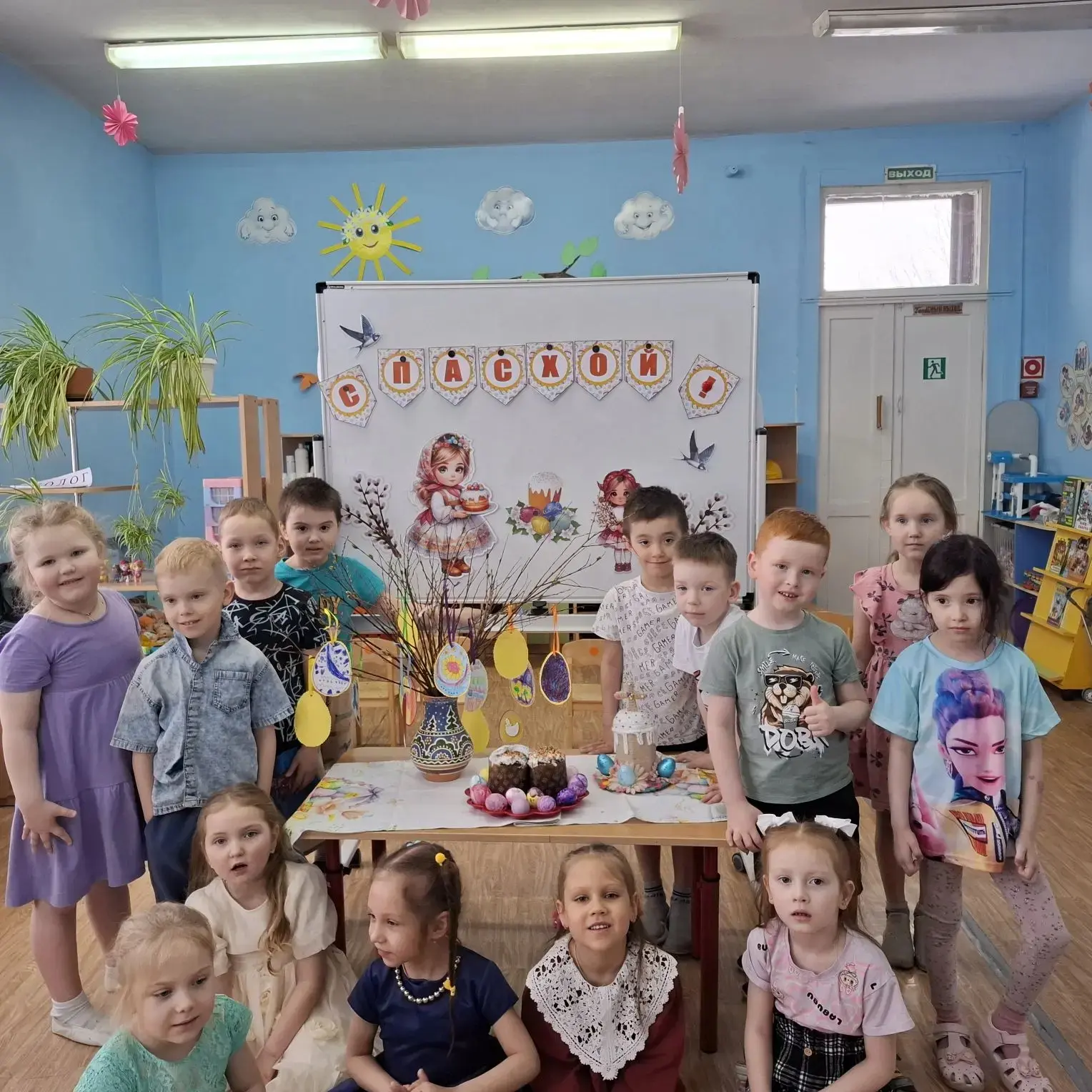В детском саду для воспитанников подготовительной группы «Дружная семейка» и старшей гр...