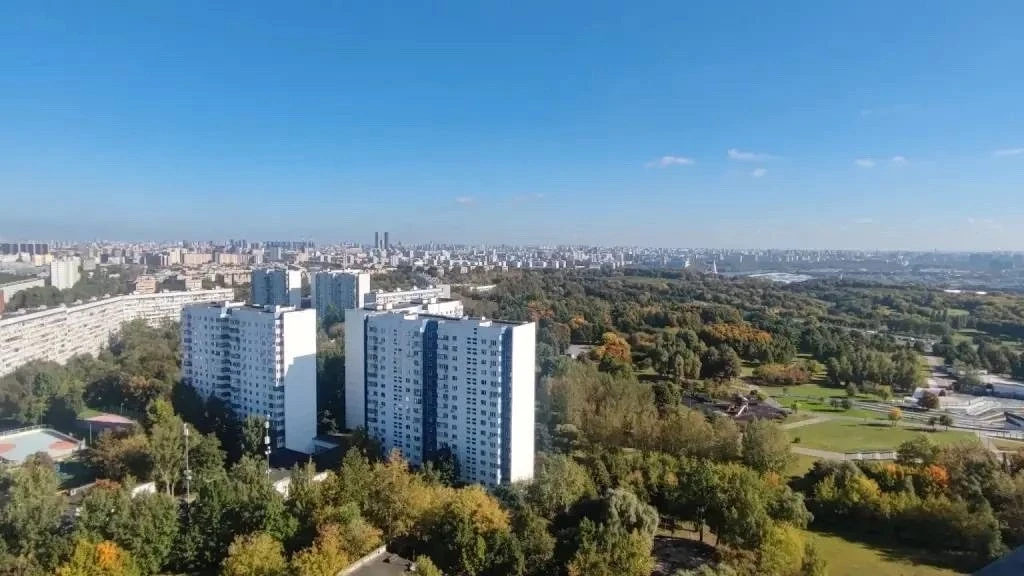 📷 Панорама Москвы с 20-го этажа «башни» НМИЦ онкологии им. Н. Н. Блохина.