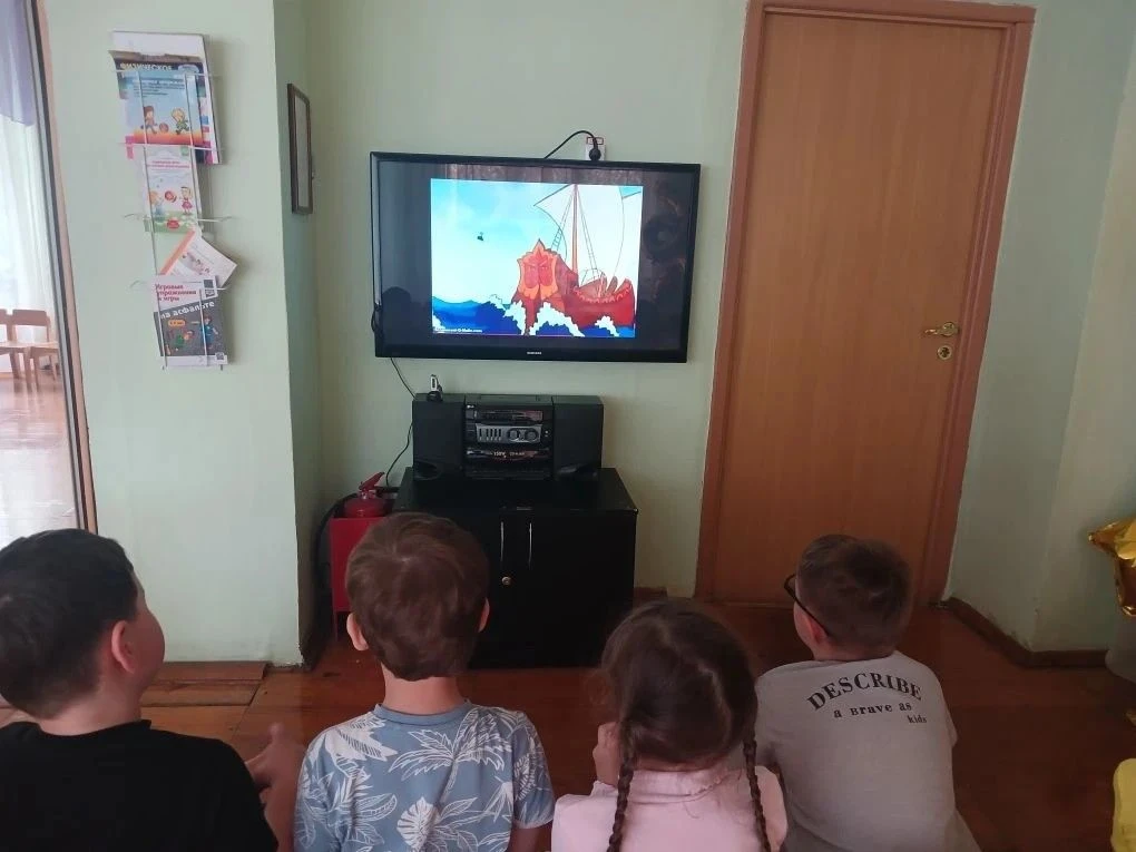 В преддверии дня рождения А. С. Пушкина (6 июня) в нашем ДОУ провели тематический день! 
Дети погруз