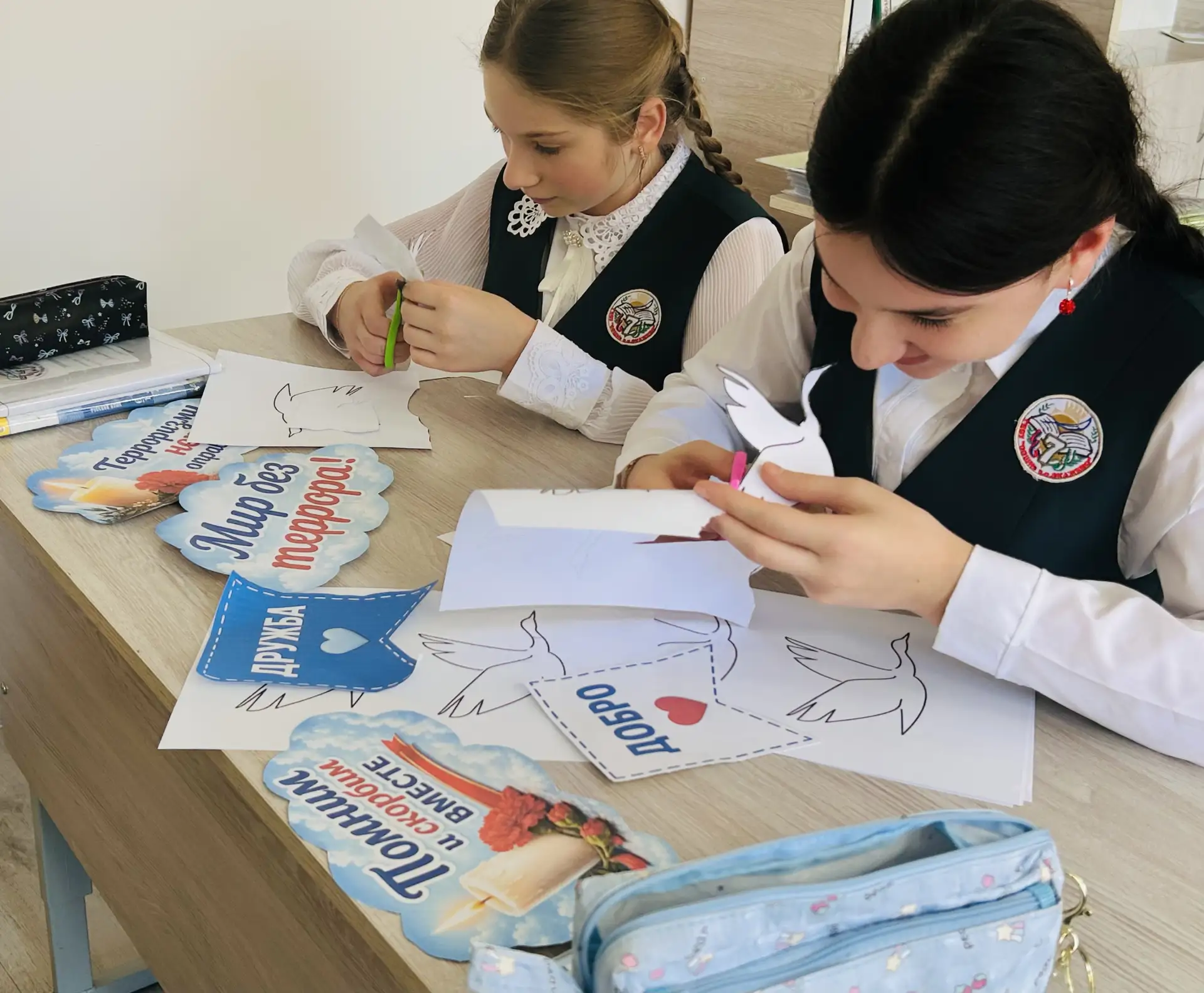 Голубь мира объединяет сердца: акция «Движения Первых» в нашей школе 🕊✨