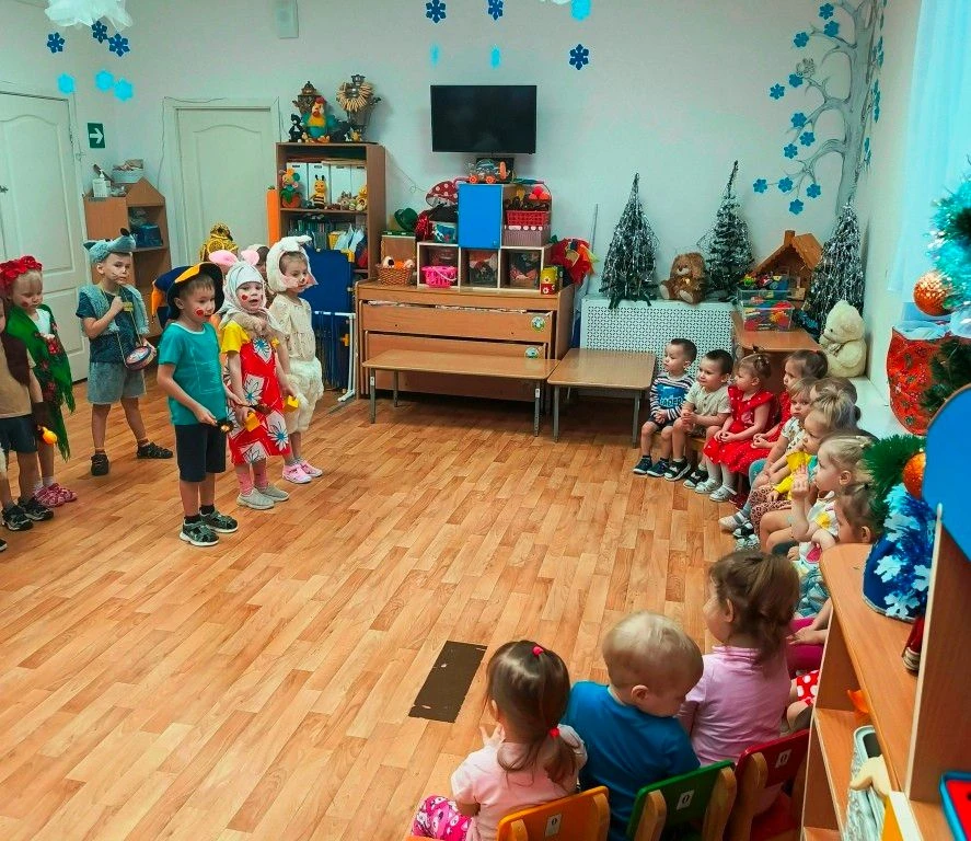 Сегодня в нашем детском саду во 2 здании прошел фольклорный праздник «Пришла коляда — о...