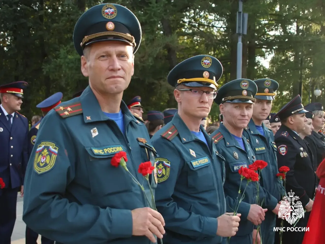 Сотрудники МЧС Удмуртии присоединились к Всероссийской акции «Свеча памяти»