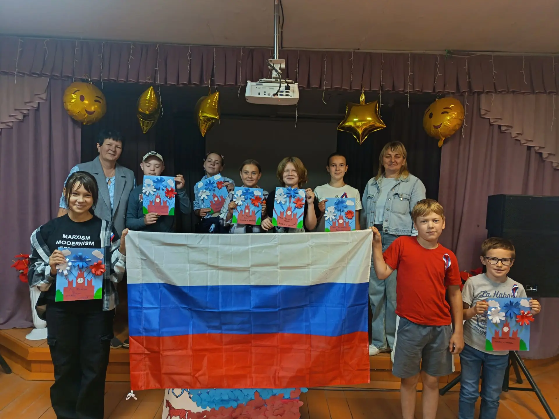 🇷🇺 Под флагом России живём и растём: прошёл мастер-класс!